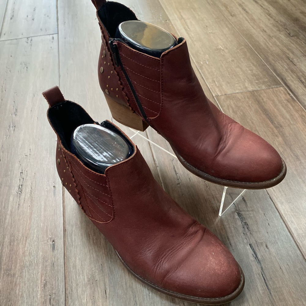 Musse & Cloud red ankle booties